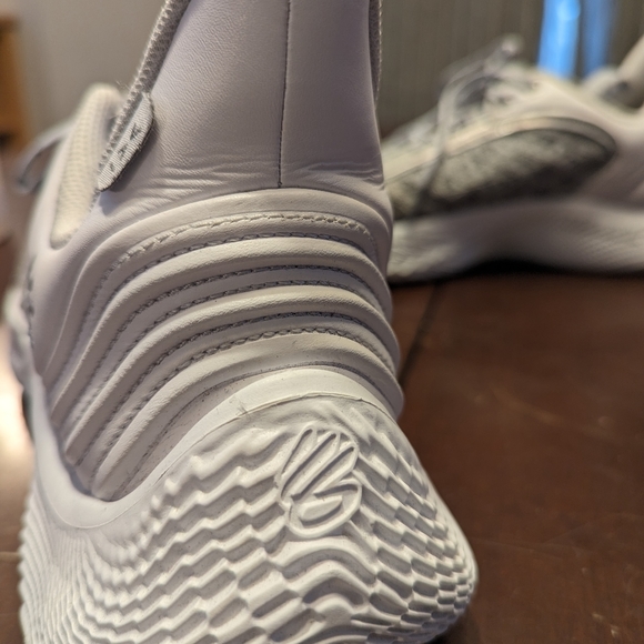 Curry 8 Flow, sz 11 W / 9.5 M - Picture 7 of 10